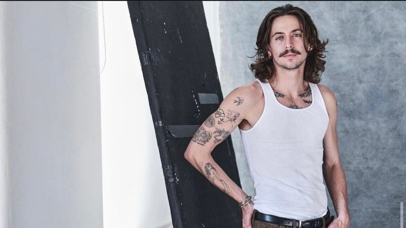 Read more about the article “Meet Charlie John Oldman: 7 Fascinating Facts About the Talented Son of a Hollywood Legend”