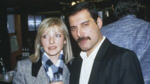 Read more about the article Freddie Mercury and Mary Austin Emotional Truths Behind Their Timeless Love