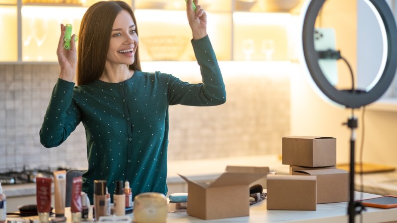Exploring the Evolution of E-Commerce in the Beauty and Cosmetics Sector